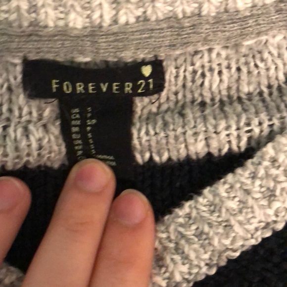 Forever 21 sweater crop top - Picture 2 of 2